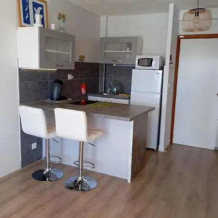 Апартаменты Agreable A 28 M² Avec Piscine